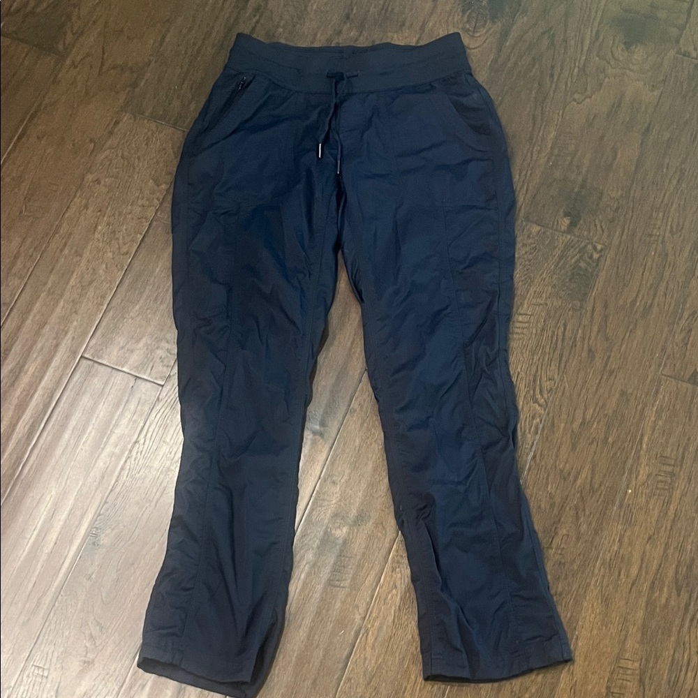 The North Face Women's Dark Blue Lightweight Pants Medium EUC
